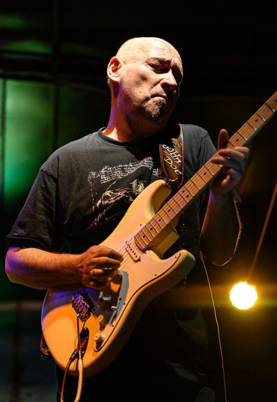 Harald Doe live an der Gitarre