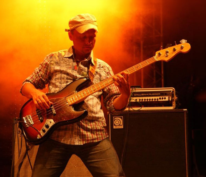 Tom Doe live am Bass